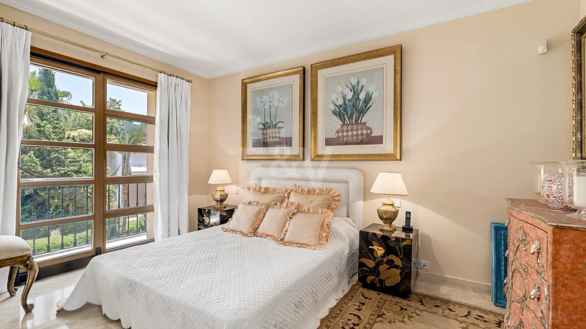 Exclusive mansion in Nueva Andalucia set in prime location