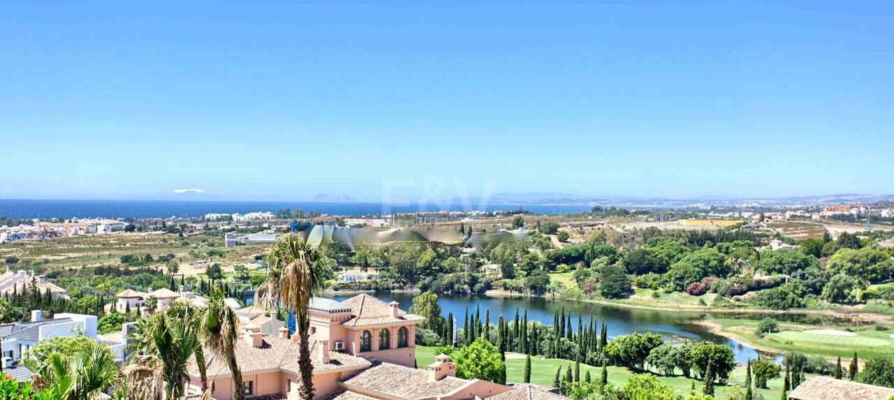 Ebene Parzelle in Los Flamingos Golf mit Meerblick.