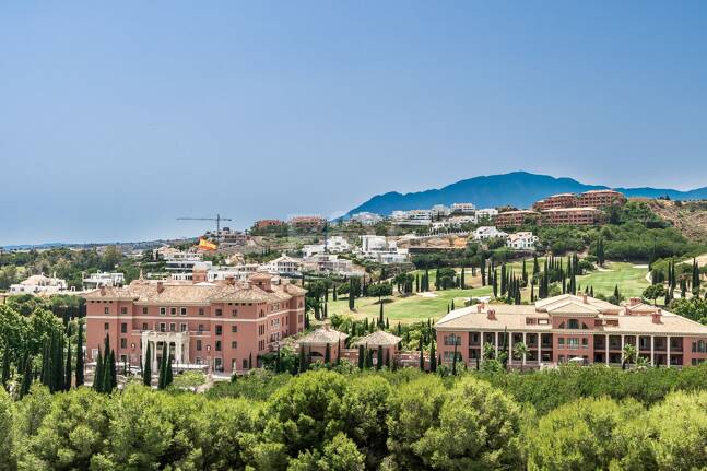 Parcela plana en Los Flamingos Golf con vistas al mar