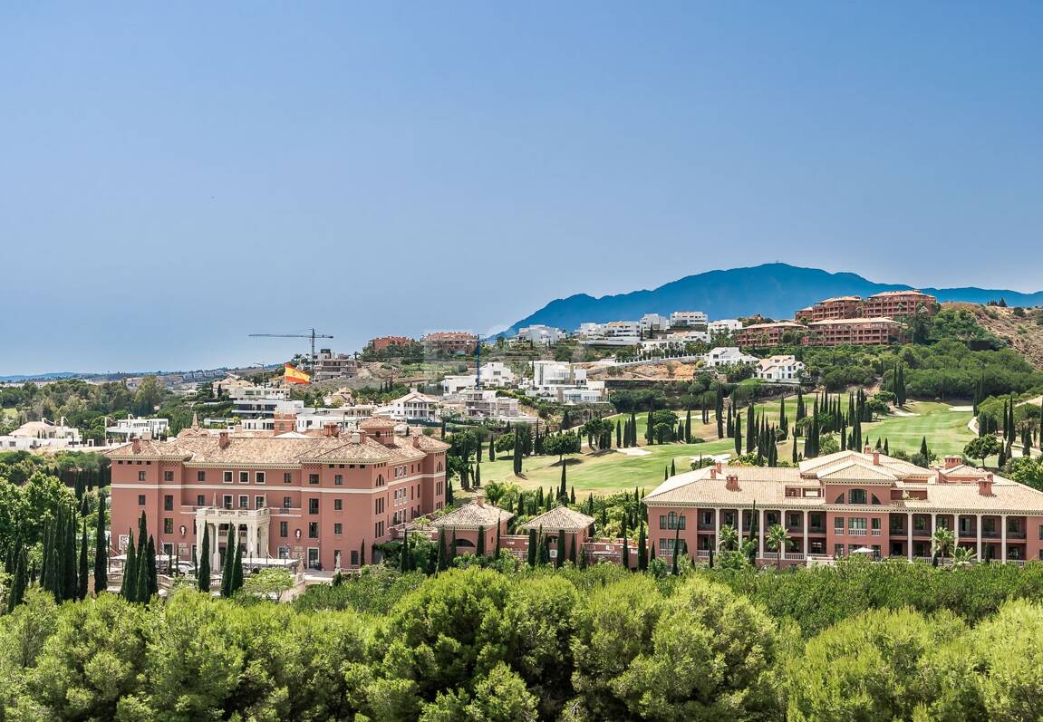 Parcela plana en Los Flamingos Golf con vistas al mar