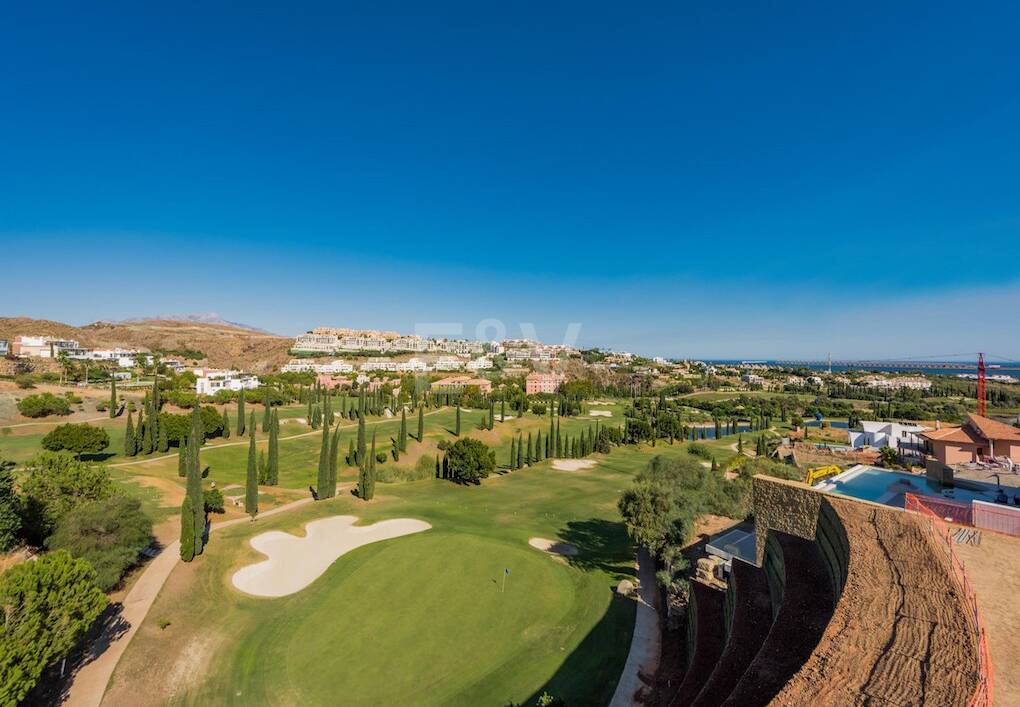 Parcela plana en Los Flamingos Golf con vistas al mar