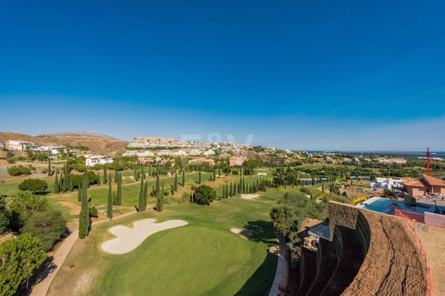 Parcela plana en Los Flamingos Golf con vistas al mar