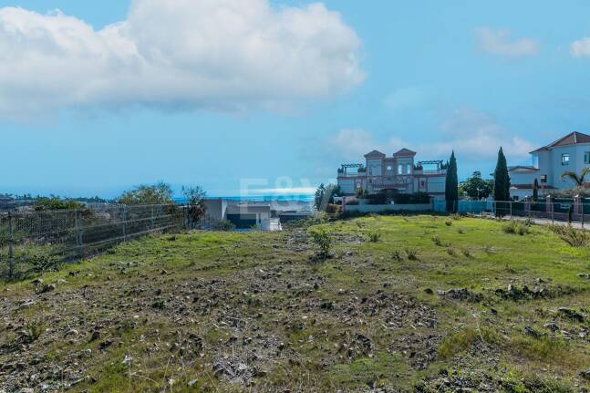 Parcela plana en Los Flamingos Golf con vistas al mar