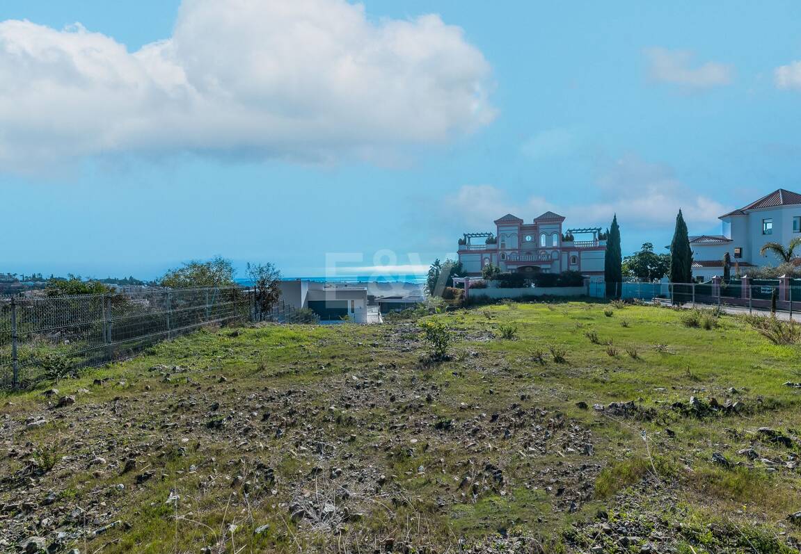 Parcela plana en Los Flamingos Golf con vistas al mar