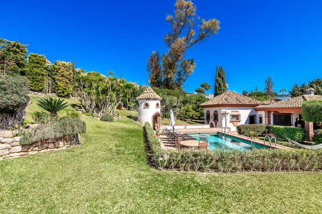 Andalucian mästerverk i Las Chapas Playa nära stranden