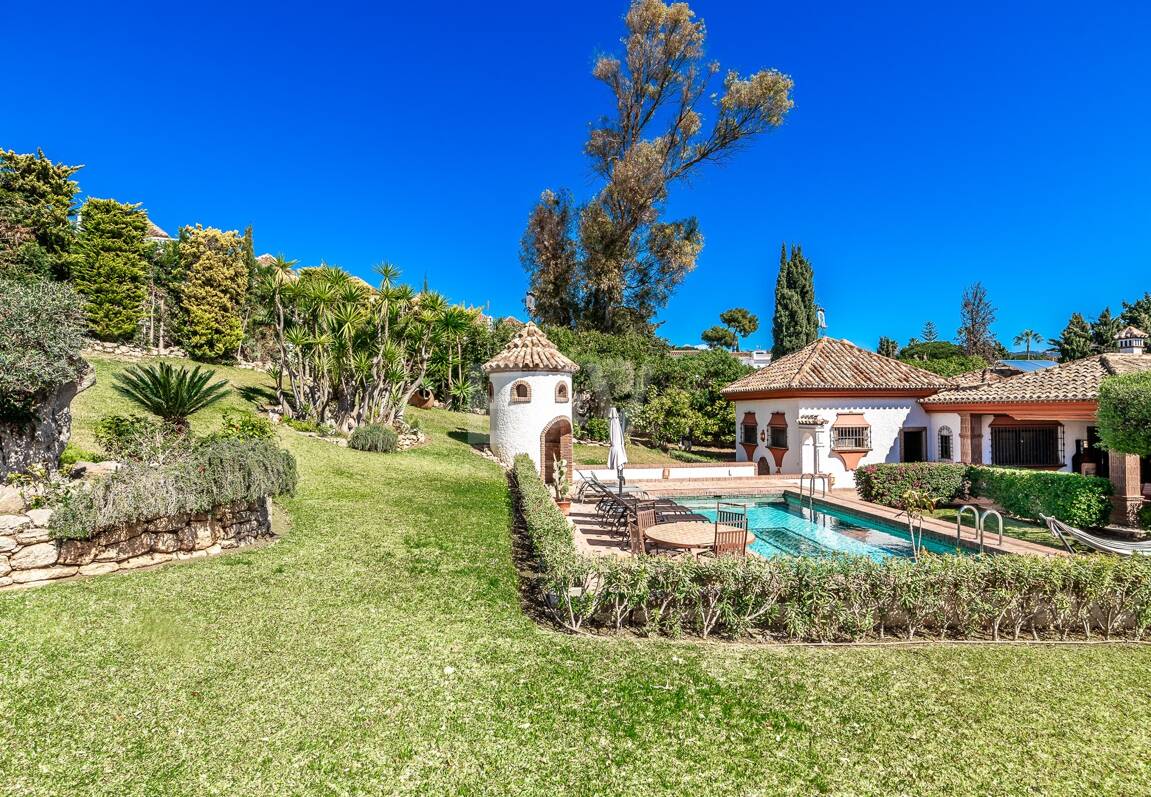 Andalucian mästerverk i Las Chapas Playa nära stranden