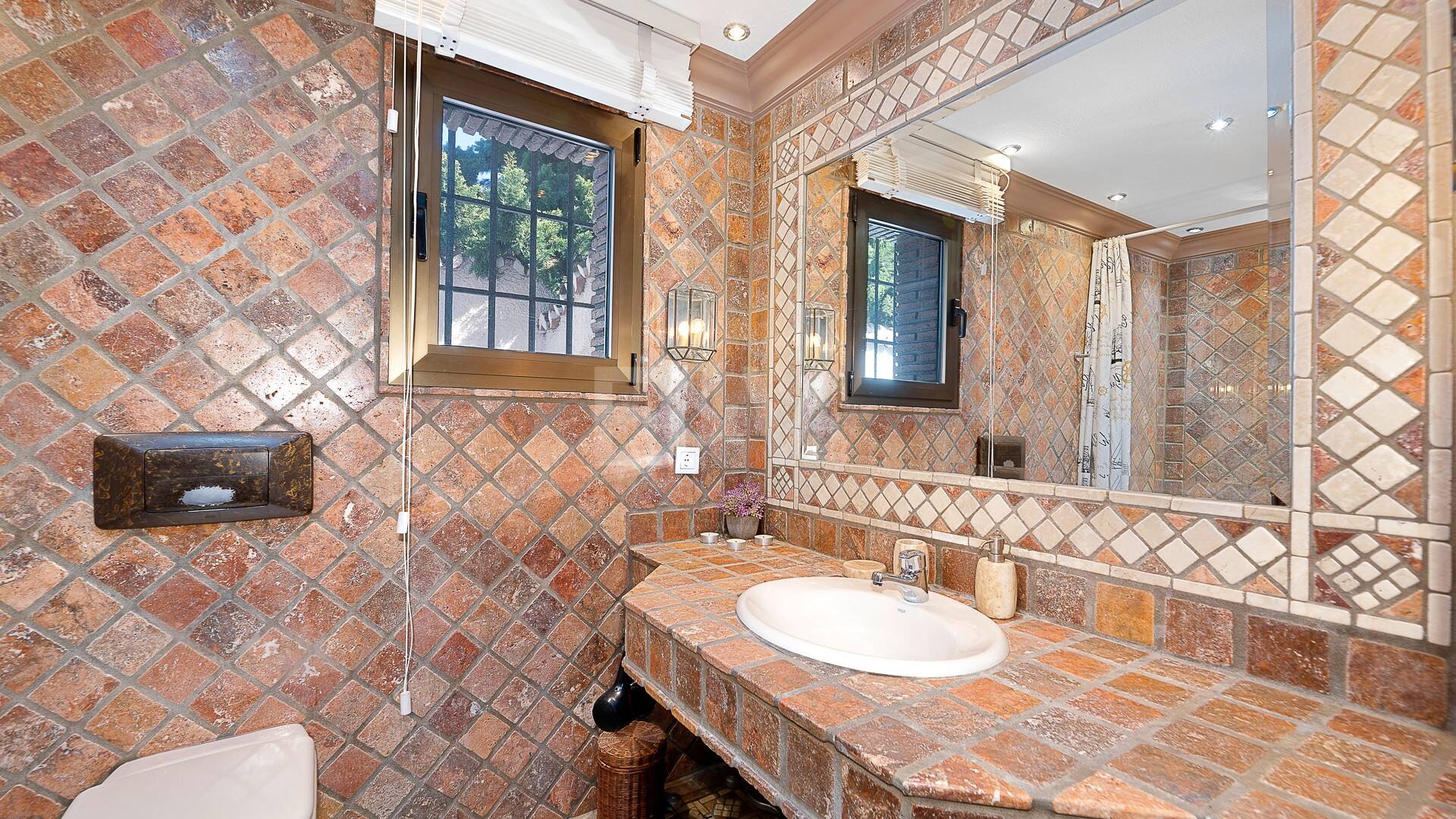 Chef-d'œuvre andalou à Las Chapas Playa près de la plage