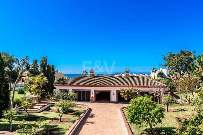 Andalucian mästerverk i Las Chapas Playa nära stranden