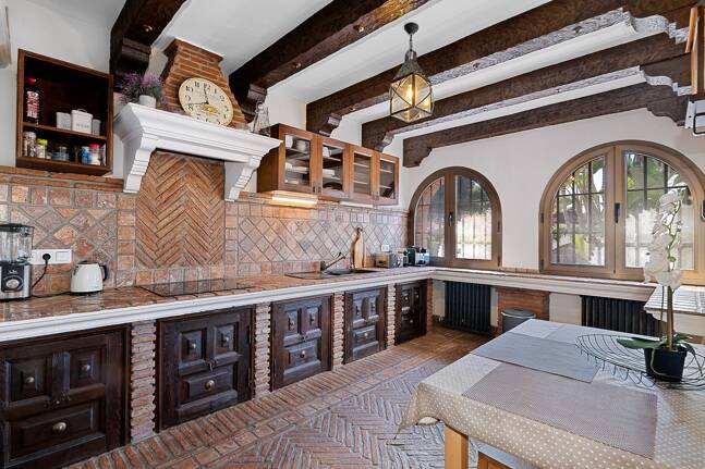 Andalucian mästerverk i Las Chapas Playa nära stranden