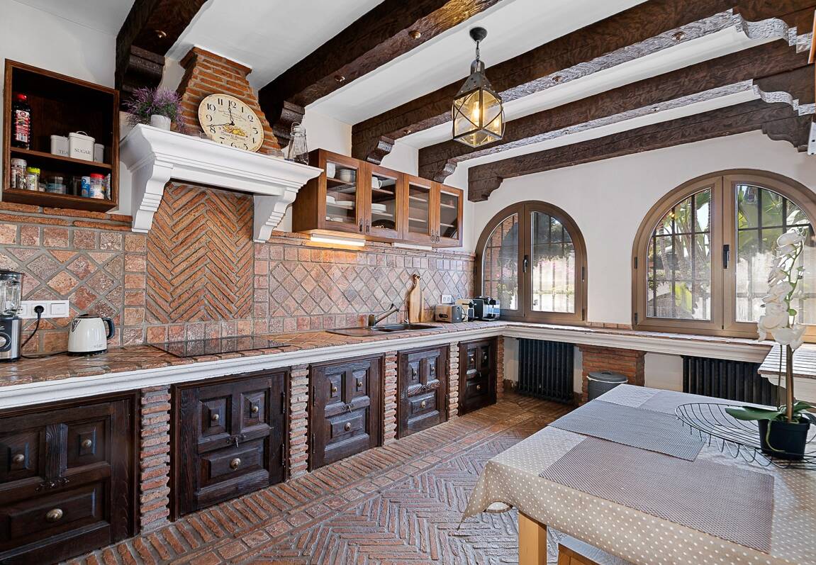 Andalucian mästerverk i Las Chapas Playa nära stranden