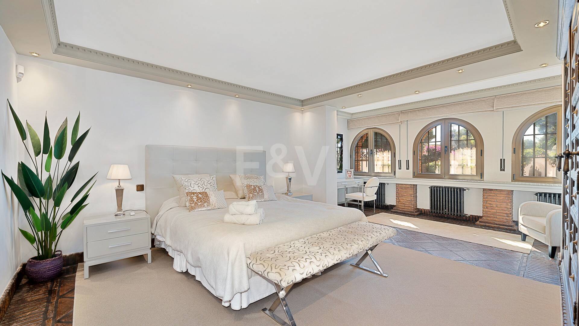 Chef-d'œuvre andalou à Las Chapas Playa près de la plage