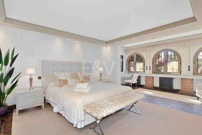 Andalucian mästerverk i Las Chapas Playa nära stranden