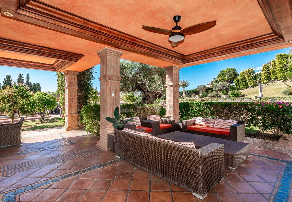 Andalucian mästerverk i Las Chapas Playa nära stranden