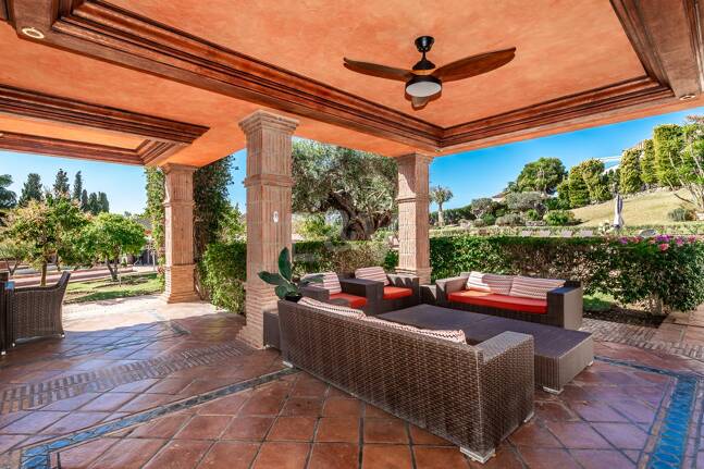 Andalucian mästerverk i Las Chapas Playa nära stranden