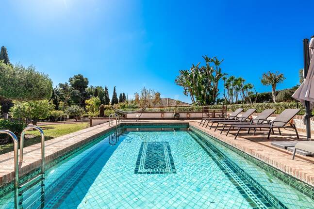 Andalucian mästerverk i Las Chapas Playa nära stranden