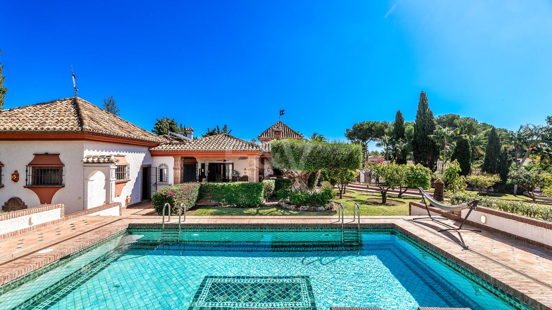 Andalucian mästerverk i Las Chapas Playa nära stranden