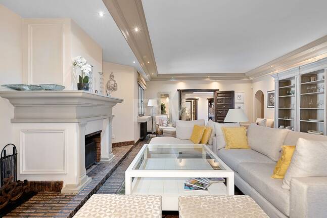 Andalucian mästerverk i Las Chapas Playa nära stranden