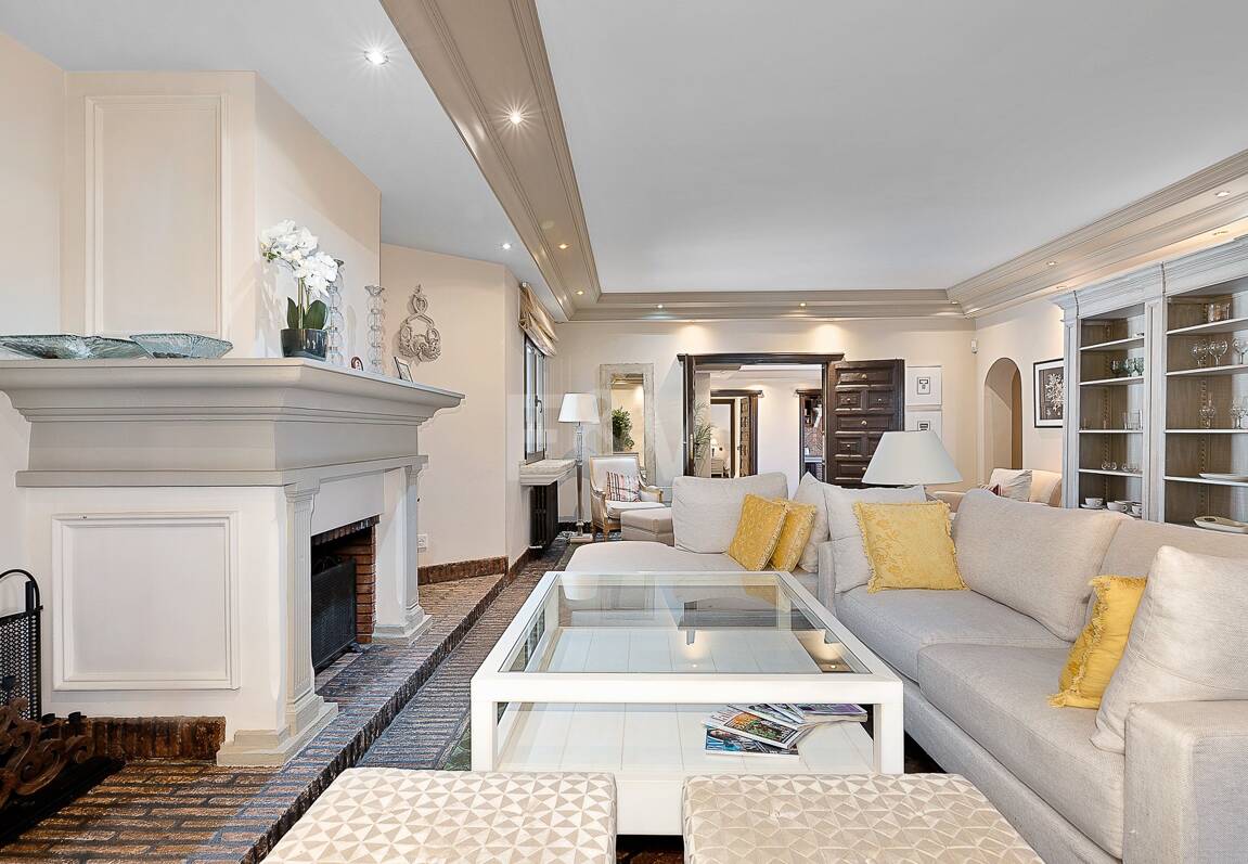 Andalucian mästerverk i Las Chapas Playa nära stranden