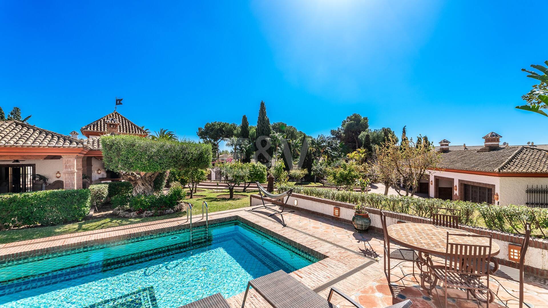 Chef-d'œuvre andalou à Las Chapas Playa près de la plage