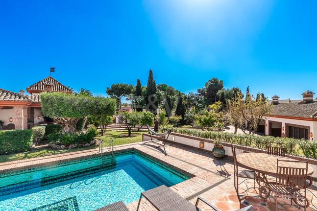 Andalucian mästerverk i Las Chapas Playa nära stranden
