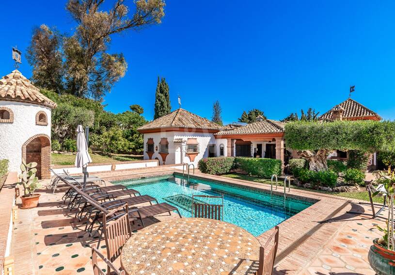 Andalucian mästerverk i Las Chapas Playa nära stranden