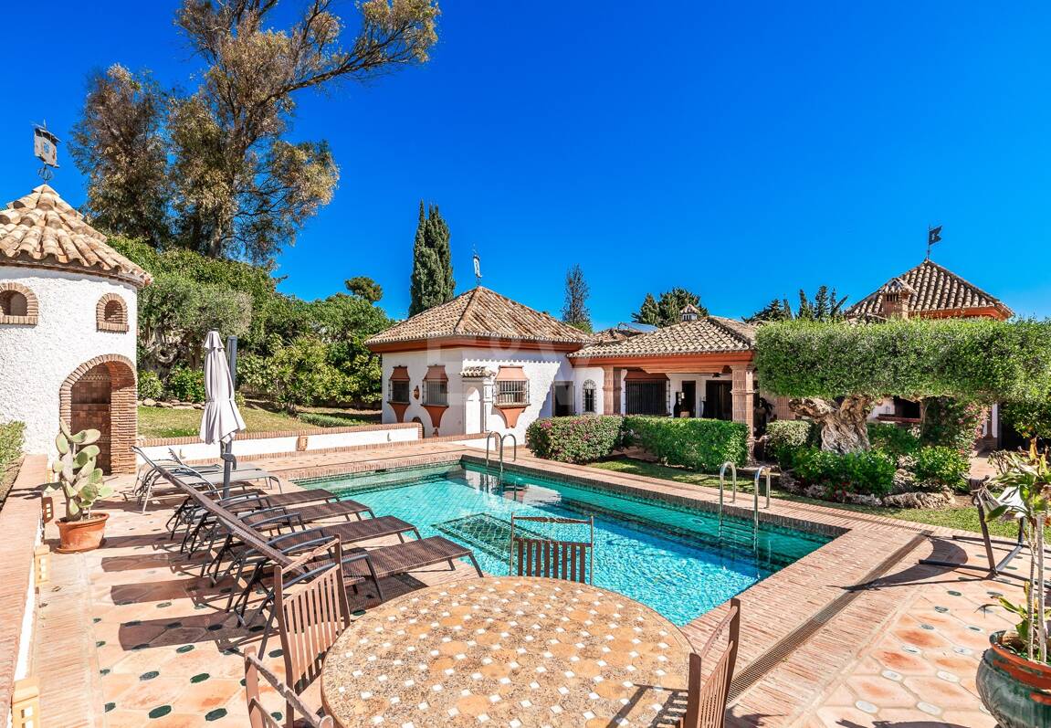 Andalucian mästerverk i Las Chapas Playa nära stranden