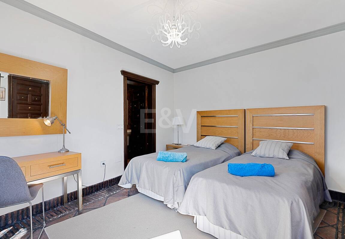 Andalucian mästerverk i Las Chapas Playa nära stranden