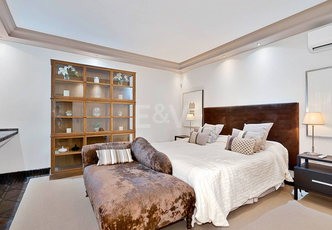 Andalucian mästerverk i Las Chapas Playa nära stranden