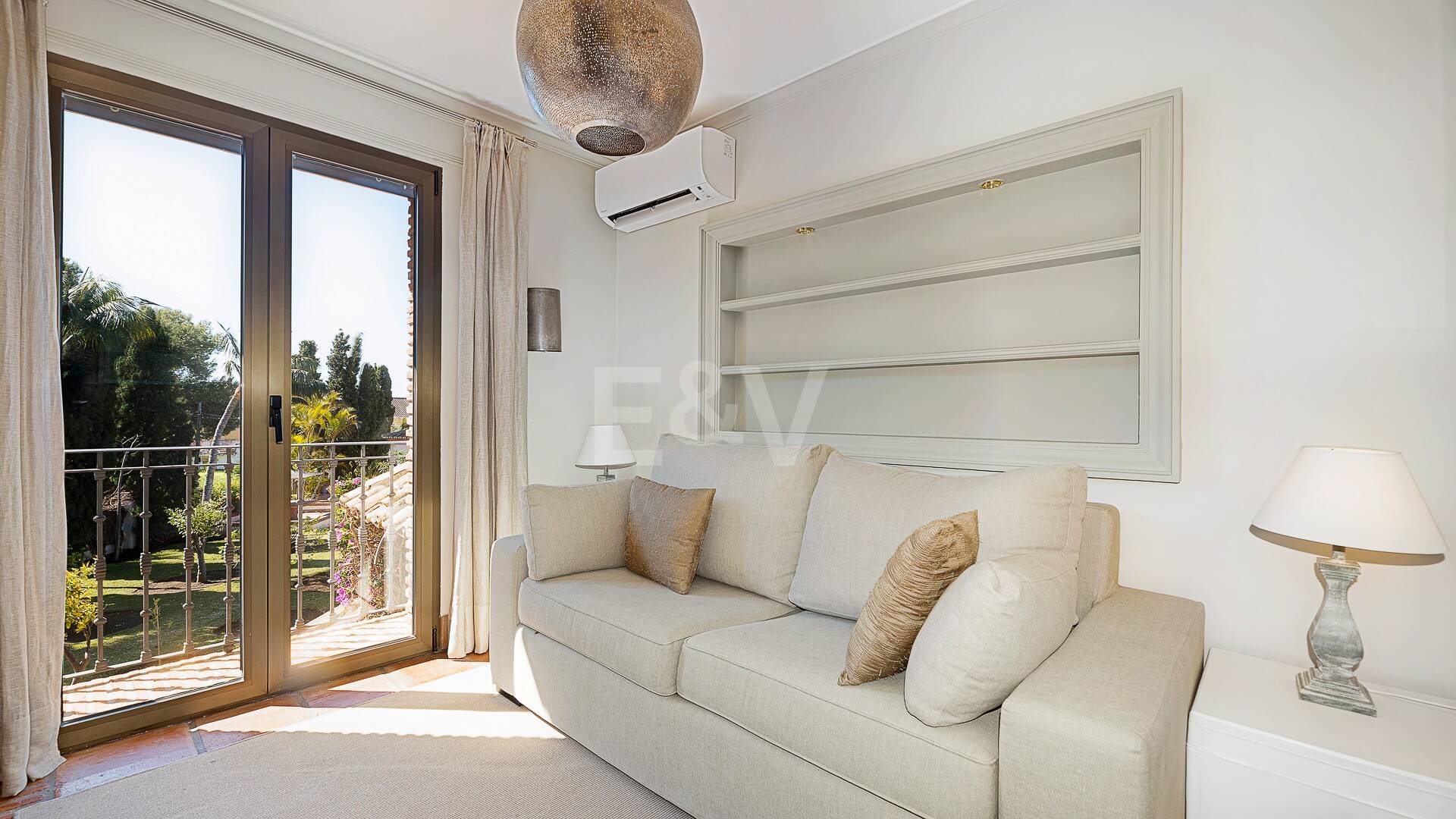 Chef-d'œuvre andalou à Las Chapas Playa près de la plage