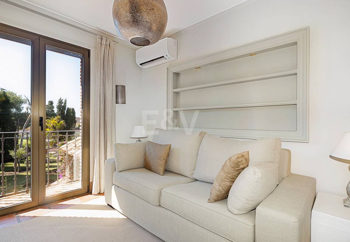 Andalucian mästerverk i Las Chapas Playa nära stranden