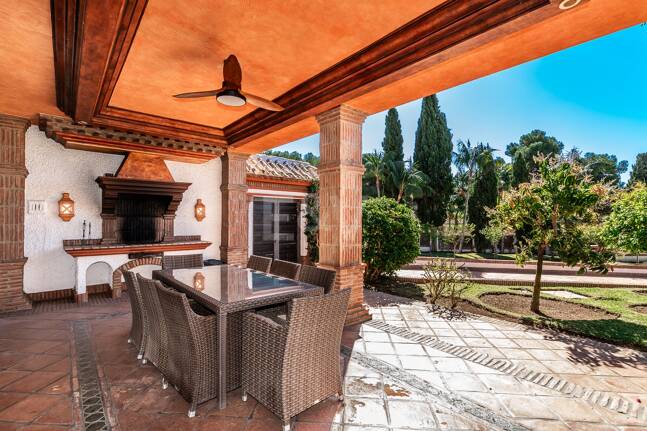 Andalucian mästerverk i Las Chapas Playa nära stranden