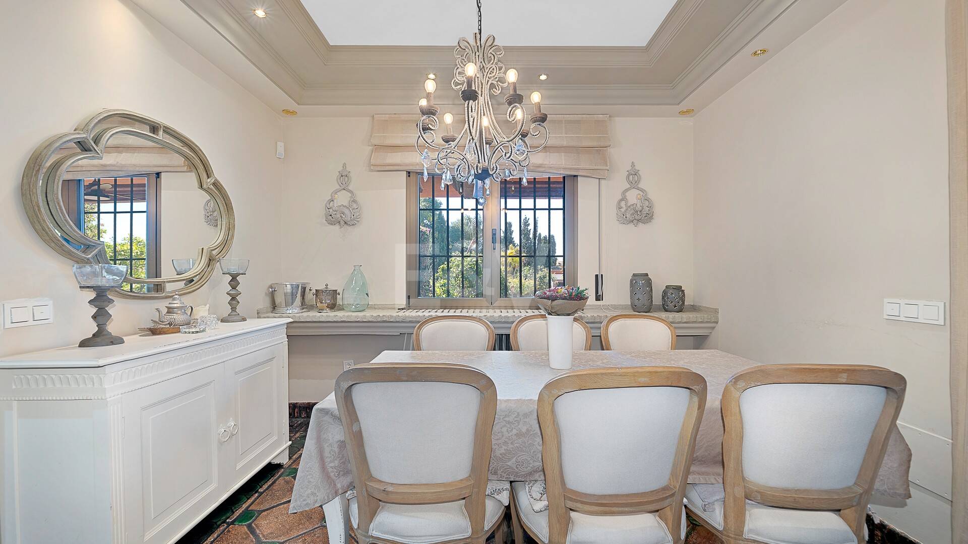 Chef-d'œuvre andalou à Las Chapas Playa près de la plage