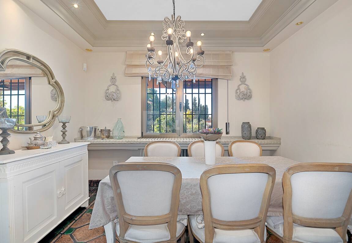 Andalucian mästerverk i Las Chapas Playa nära stranden