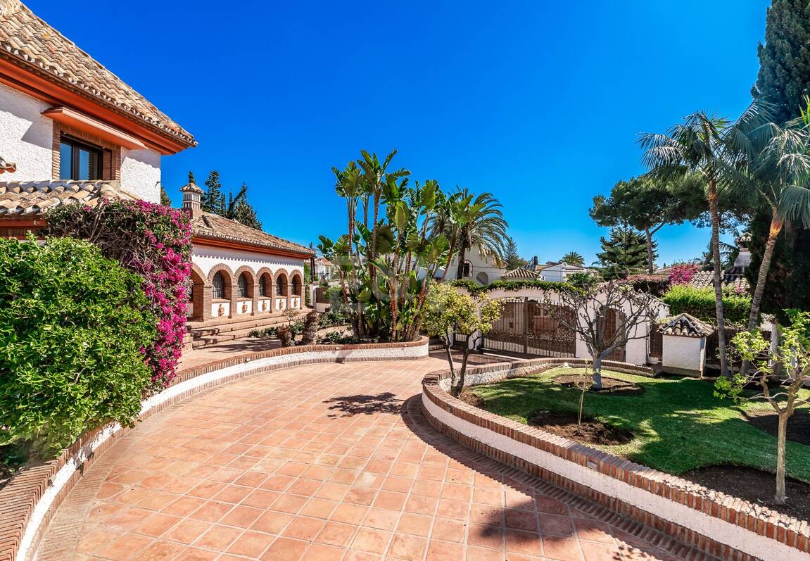 Andalucian mästerverk i Las Chapas Playa nära stranden