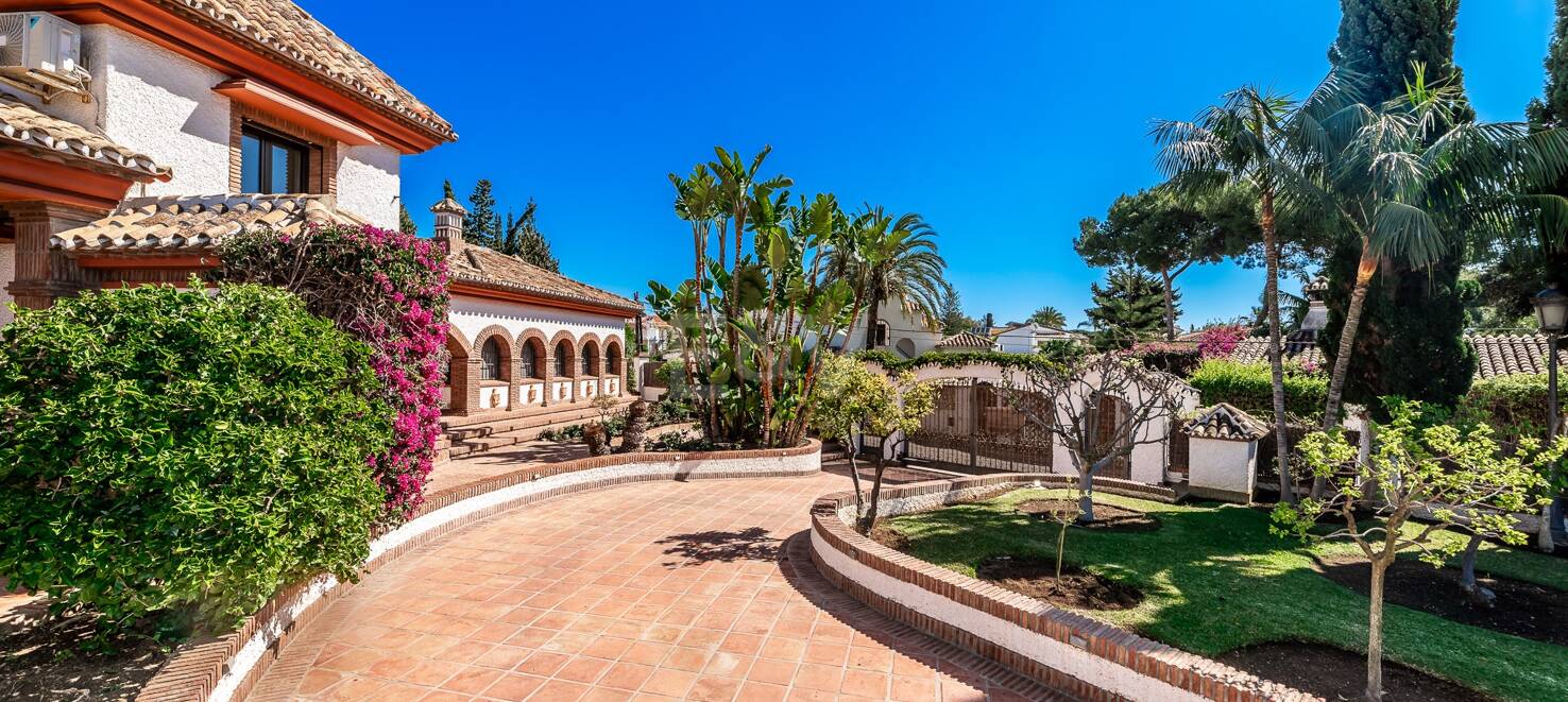 Andalucian Masterpiece in Las Chapas Playa Near the Beach
