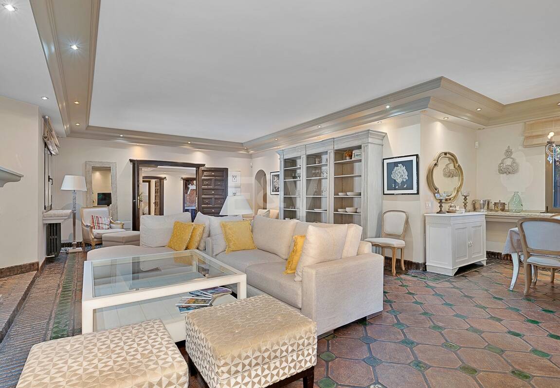 Andalucian mästerverk i Las Chapas Playa nära stranden