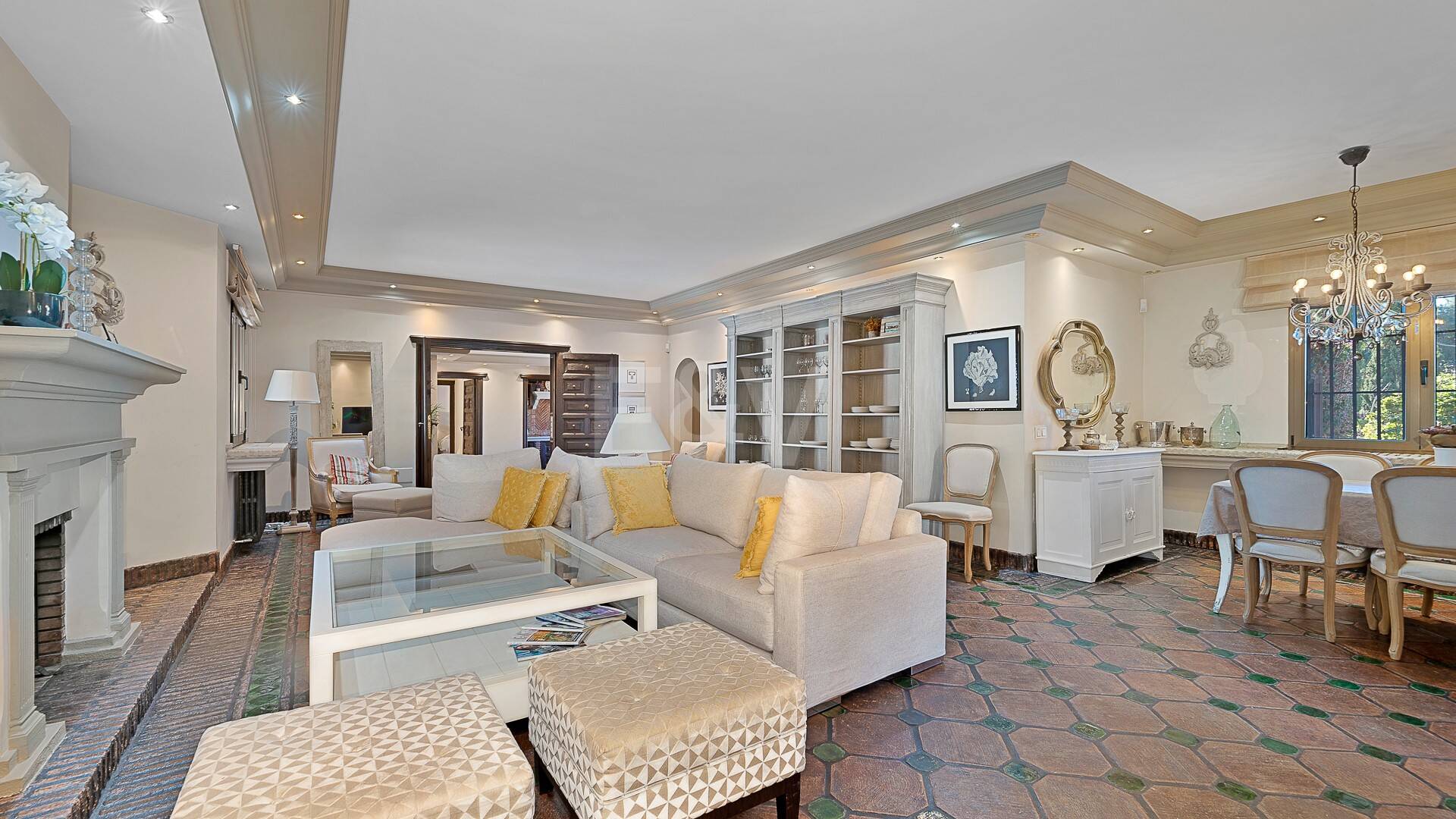 Chef-d'œuvre andalou à Las Chapas Playa près de la plage