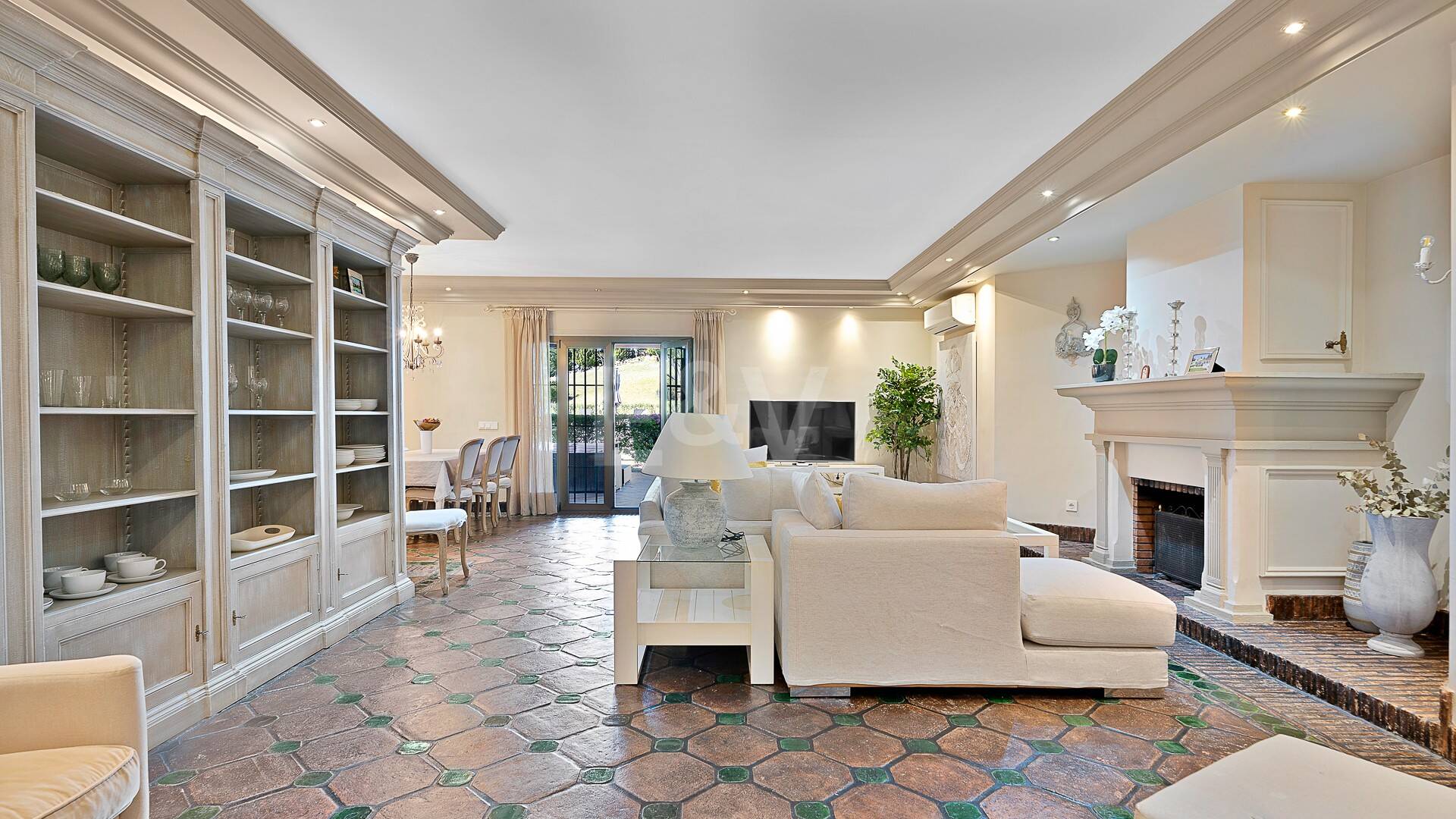 Chef-d'œuvre andalou à Las Chapas Playa près de la plage