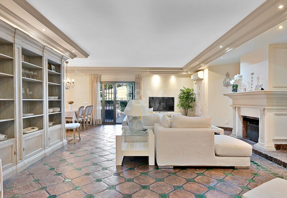 Andalucian mästerverk i Las Chapas Playa nära stranden