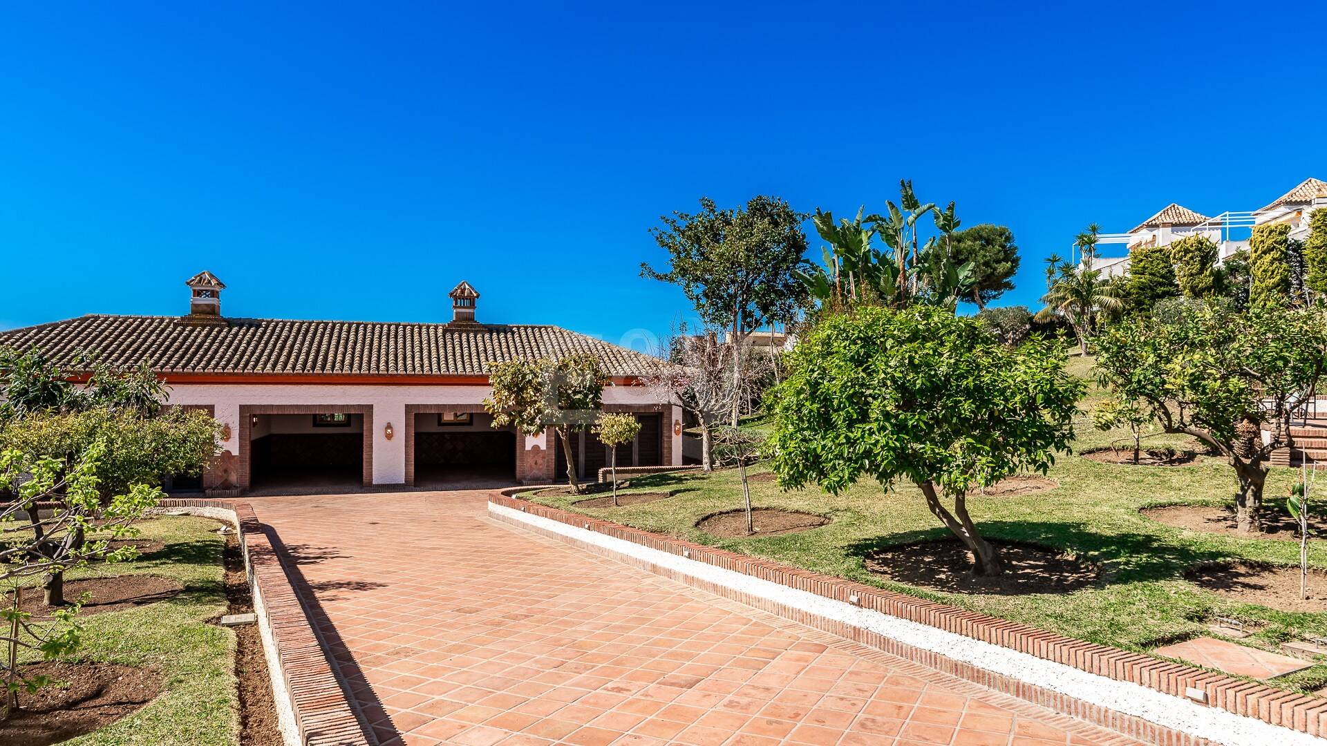 Andalucian mästerverk i Las Chapas Playa nära stranden