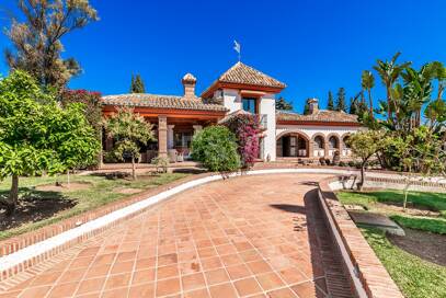 Andalucian mästerverk i Las Chapas Playa nära stranden