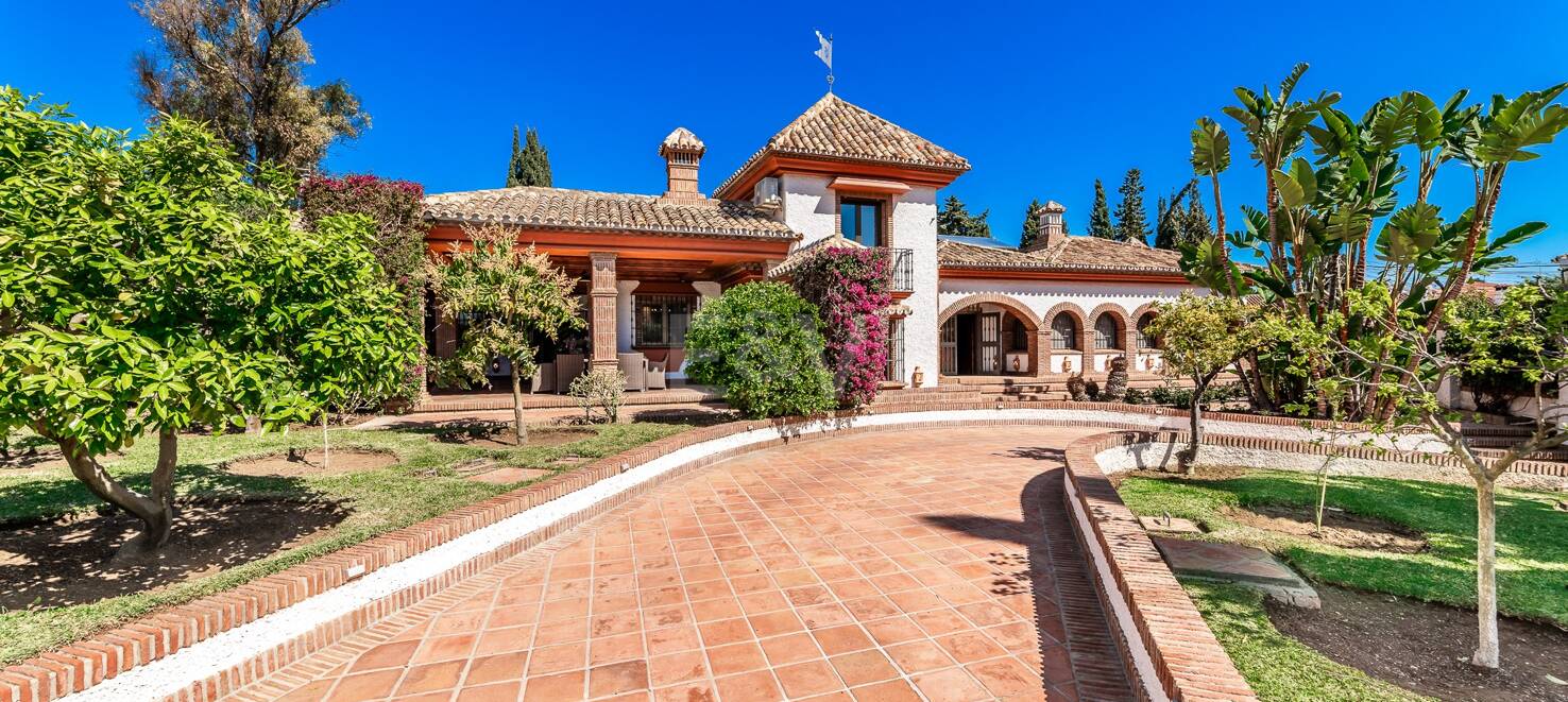 Andalucian Masterpiece in Las Chapas Playa Near the Beach