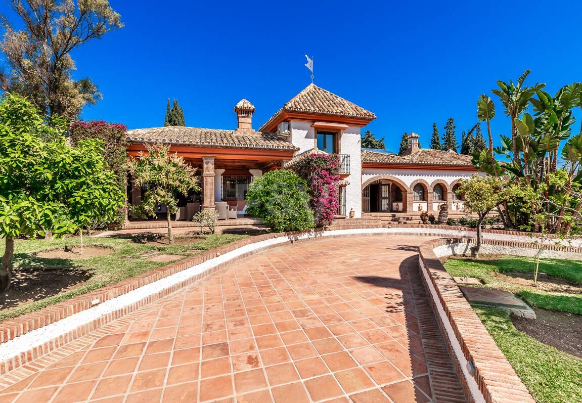 Andalucian mästerverk i Las Chapas Playa nära stranden
