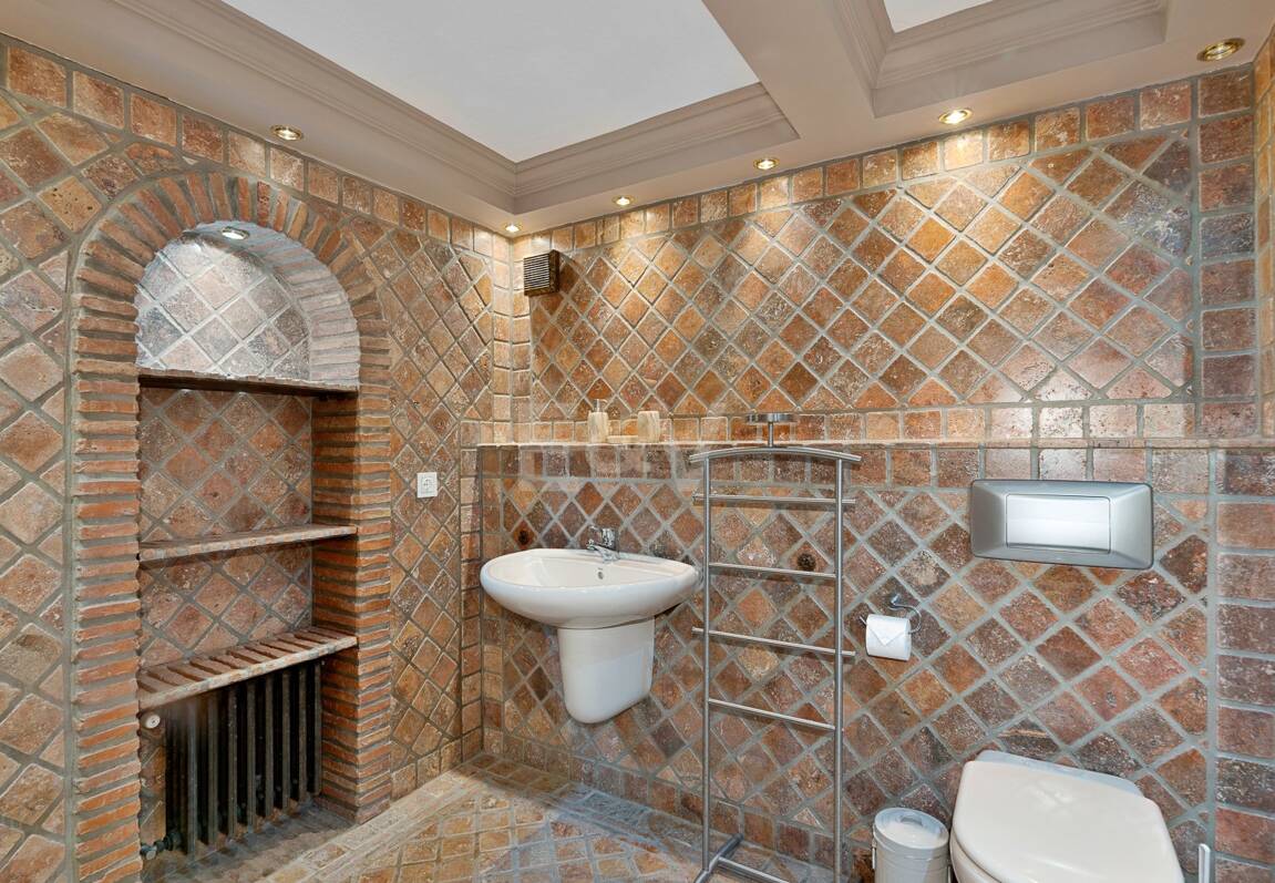 Andalucian mästerverk i Las Chapas Playa nära stranden