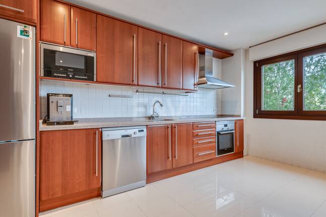 Corner Apartment in the Prestigious Urbanization of Lomas del Rey