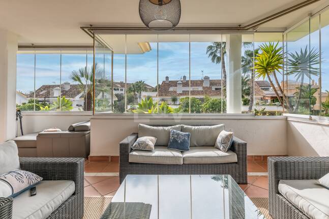 Corner Apartment in the Prestigious Urbanization of Lomas del Rey