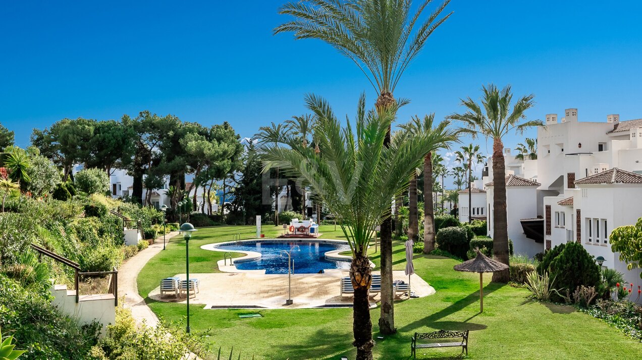 Garden Apartment in Beachfront Complex, Los Monteros, Marbella East