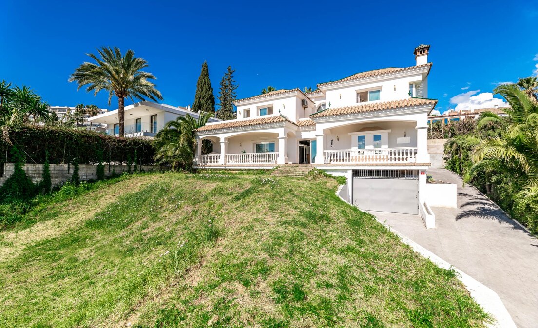 Schöne Villa in Nueva Andalucia, nahe an Puerto Banus, Investitionsmöglichkeit.