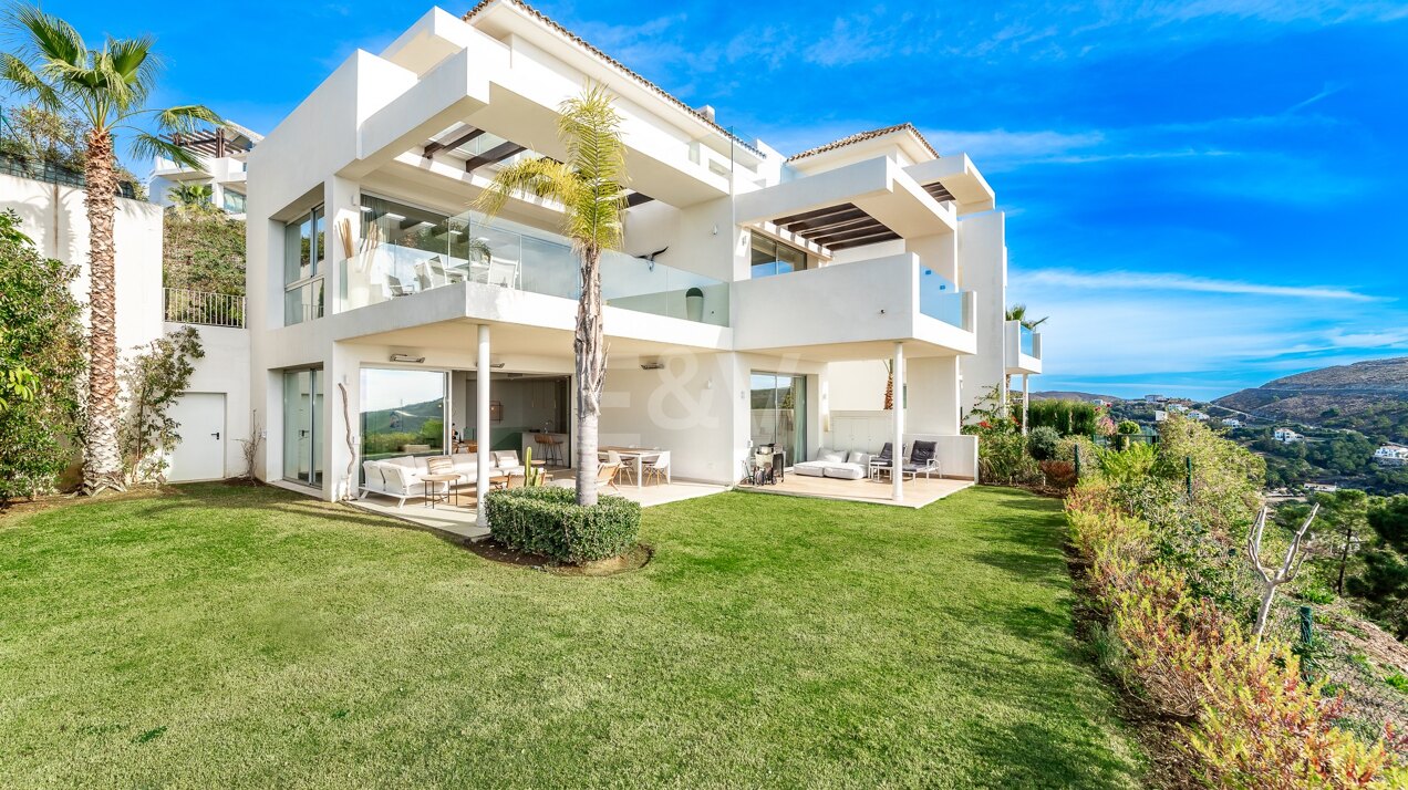 Serene Duplex Apartment at Marbella Club Golf Resort with Panoramic Views