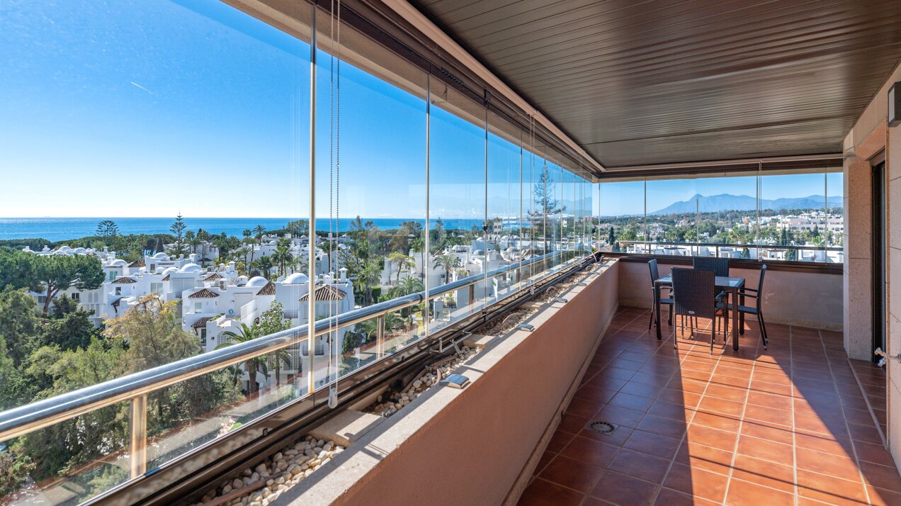 Wohnung mit unglaublichem Panoramablick auf das Meer und die Berge auf der Goldenen Meile